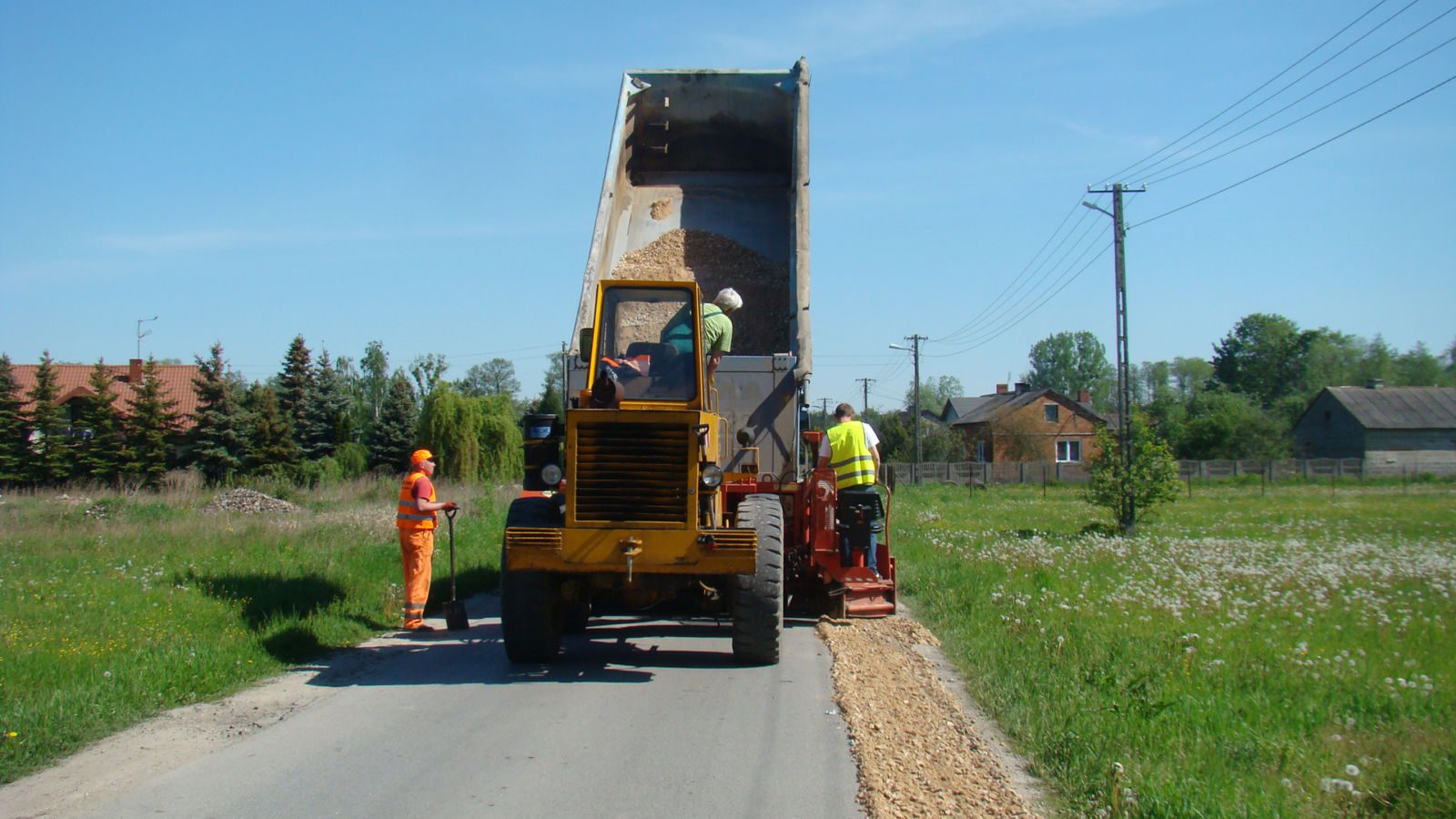 Prace gwarancyjne na drodze gminnej w Juliopolu