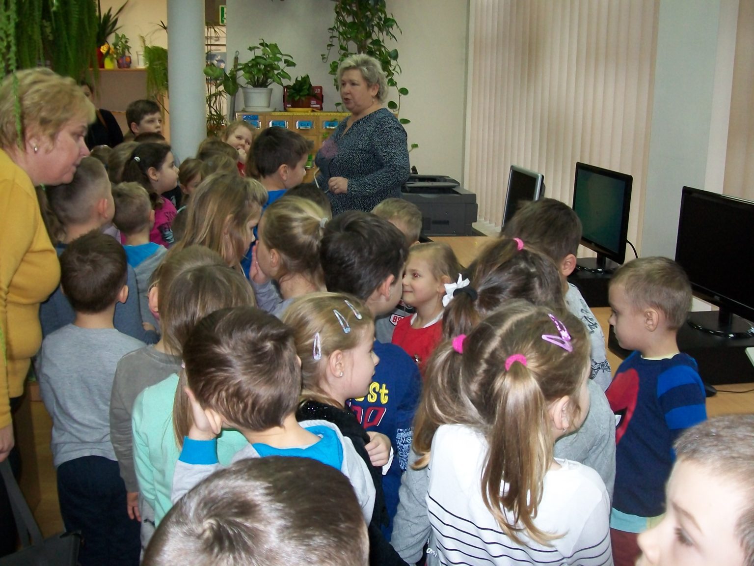 Odwiedziny przedszkolaków w Gminnej Bibliotece Publicznej w Młodzieszynie