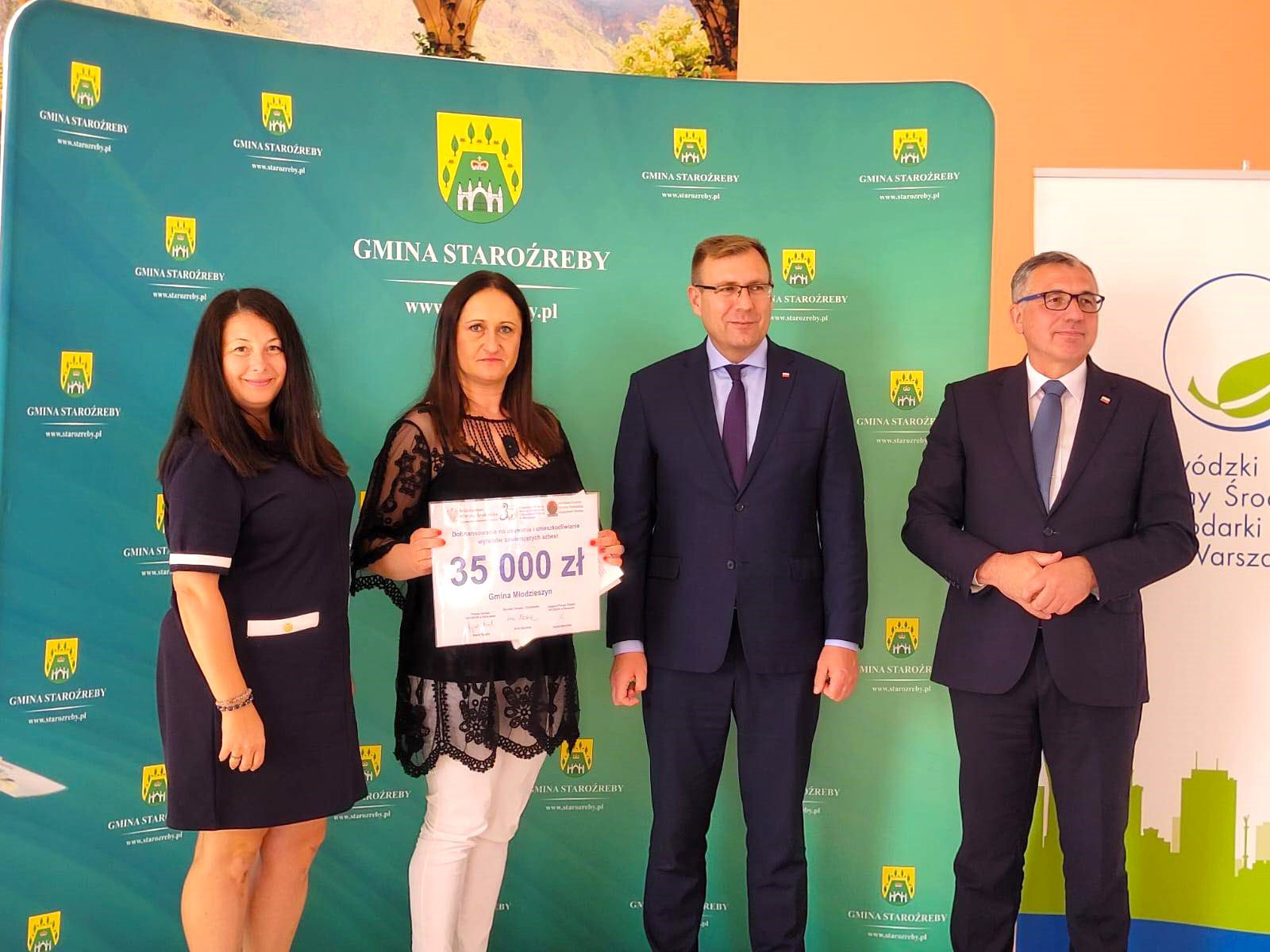 Podpisanie umowy na utylizację azbestu w gminie Młodzieszyn
