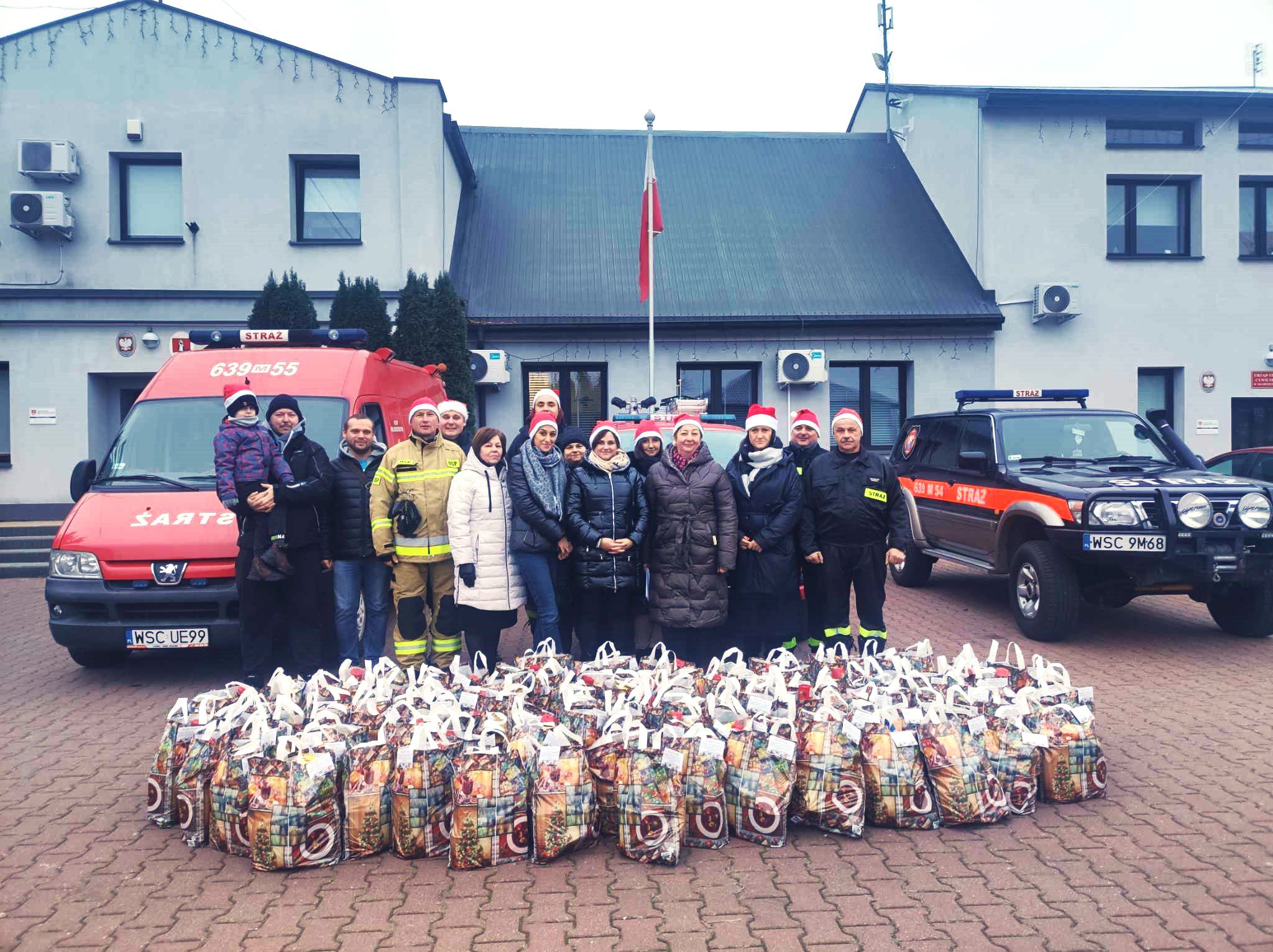 Paczki świąteczne dla osób samotnych i rodzin potrzebujących