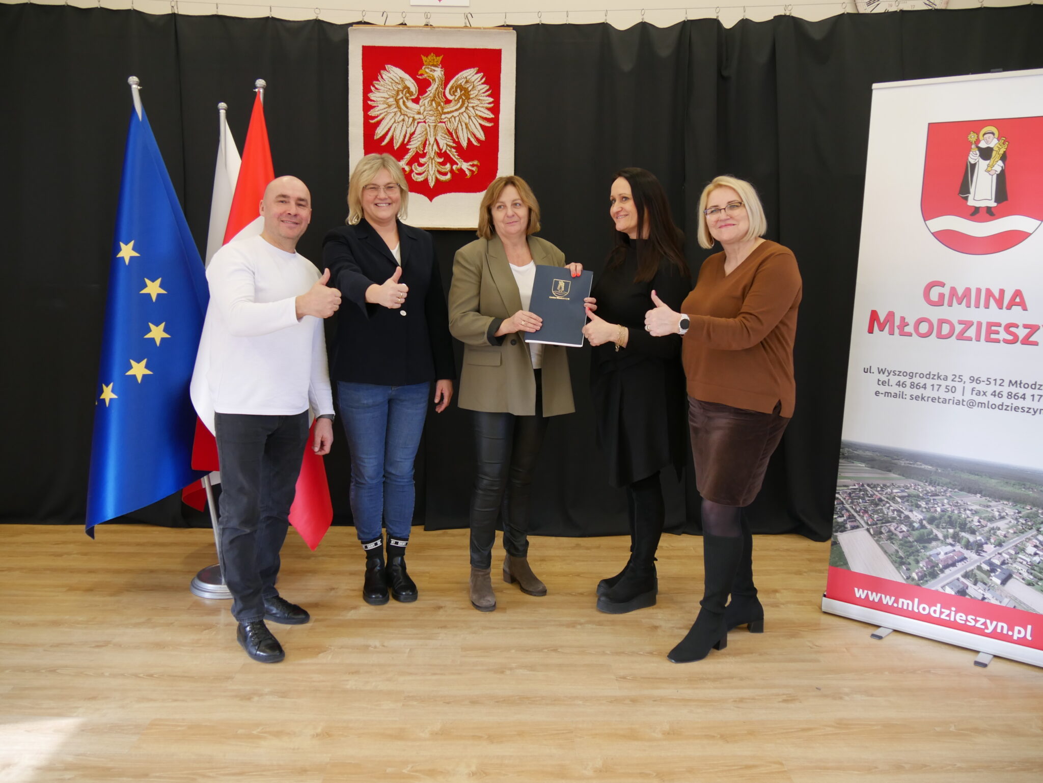 Podpisano umowy na wykonanie „Budowy i rozbudowy infrastruktury sportowo-rekreacyjnej w gminie Młodzieszyn”