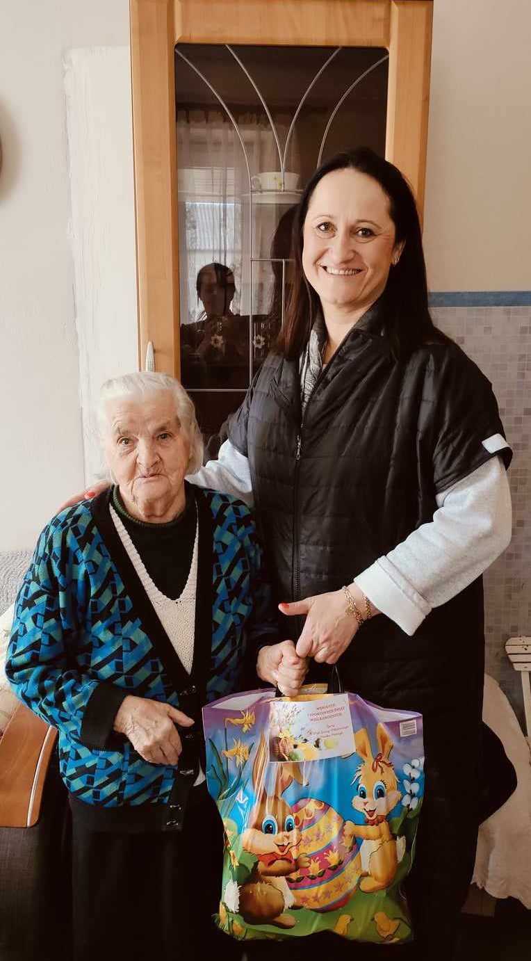 Paczki świąteczne dla seniorów 90+  mieszkańców gminy Młodzieszyn